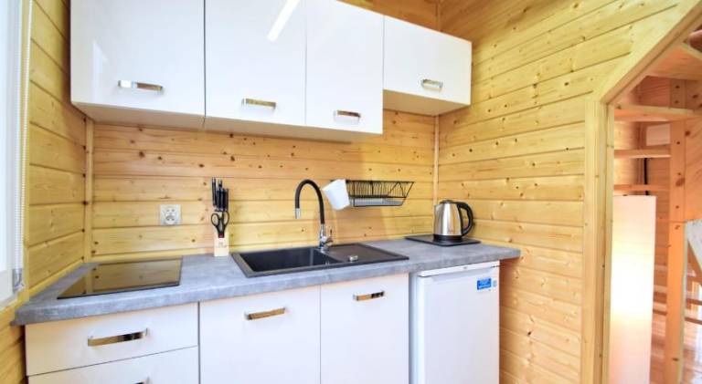 Lodge with terrace & garden — photo 4