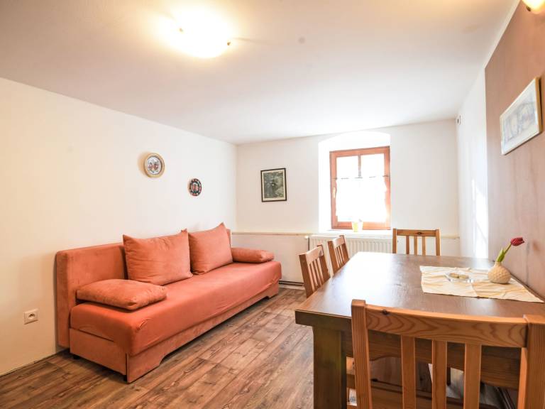 Beautiful rental apartment with yard, pool & BBQ | Pets allowed — photo 3