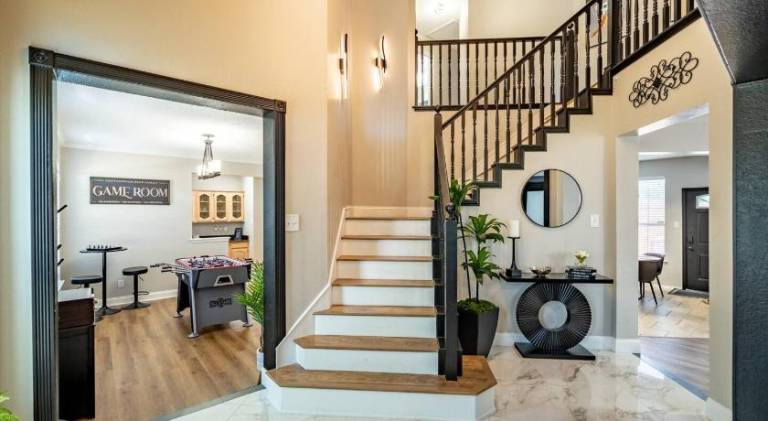Vacation home with jacuzzi & pool in Allen, TX