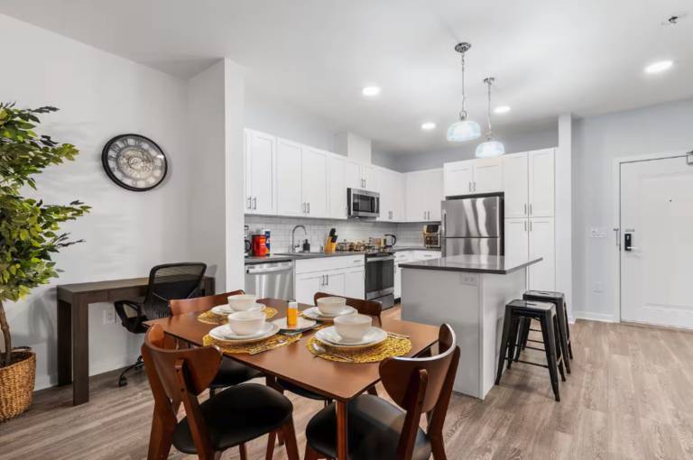 Experience Urban Luxury: 25 Mins Away From Soho NY — photo 4