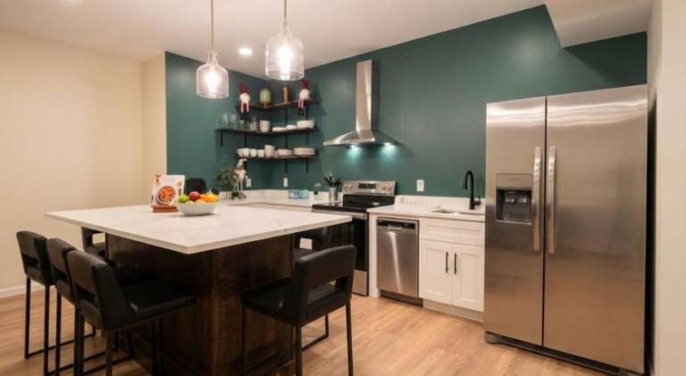 Spacious 3BR Terrace Apt Near LakePoint and Golf — photo 4