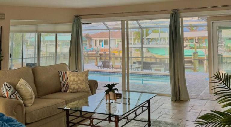 Vacation home with pool | Pets are welcome — photo 2