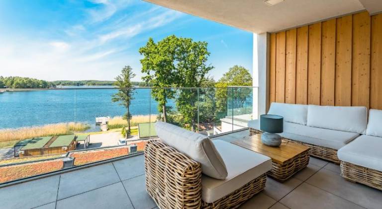 Family-oriented beautiful rental apartment with yard, terrace & jacuzzi | Water view | Suitable for remote work | Dogs allowed — photo 4