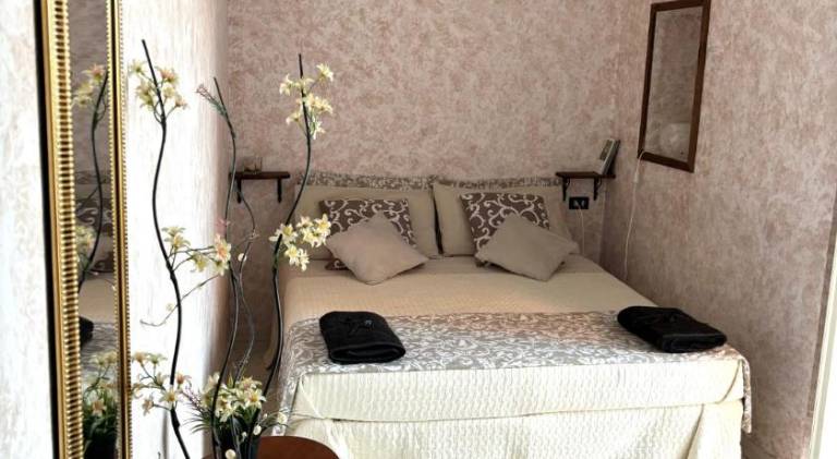 Wonderful holiday apartment | Next to Piazza Dante | Pets are welcome — photo 2