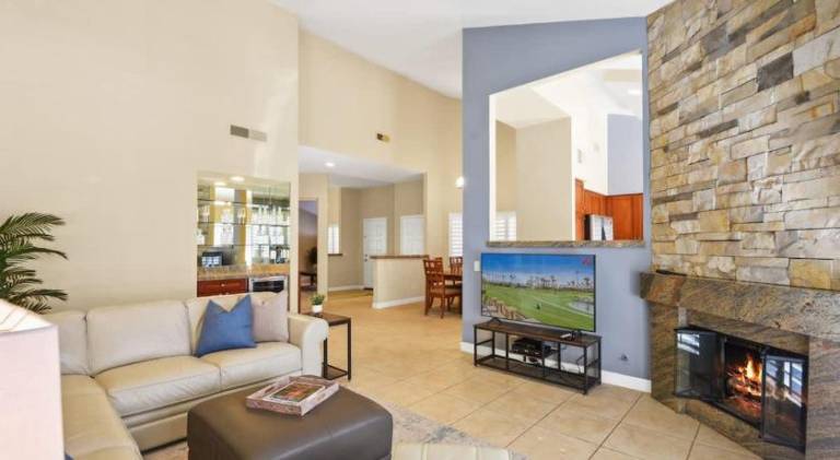 House with hot tub & pool | Dogs allowed — photo 3