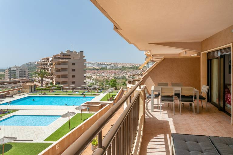 Apartment 'Luxury Flat Beach Resort Sea View' with Shared Pool, Wi-Fi and Air Conditioning in Elche