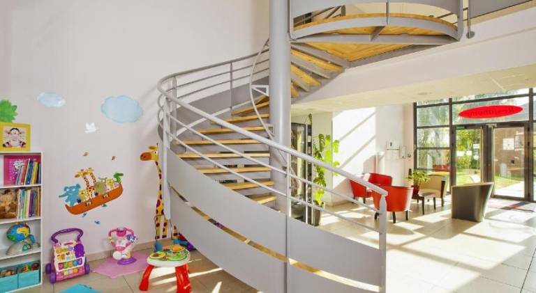 Serviced apartment with patio & garden | Pet-friendly — photo 2