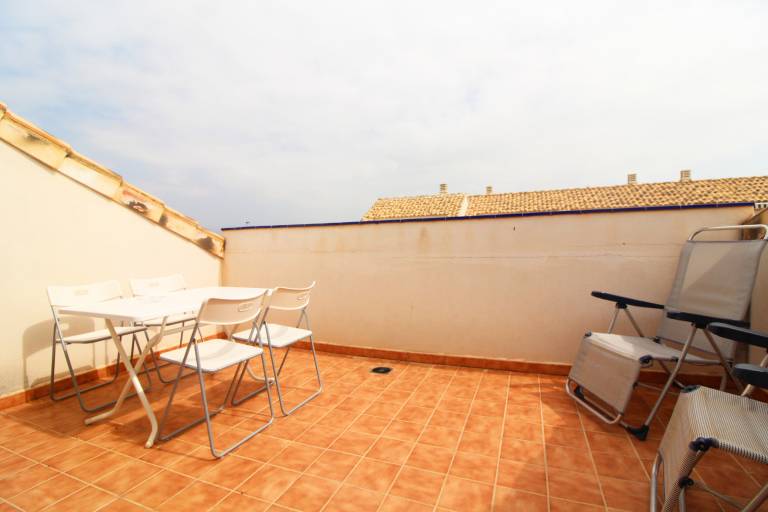 Holiday apartment with pool, garden & patio — photo 3