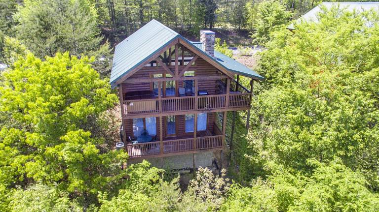 Cabin with private pool in Pigeon Forge, TN