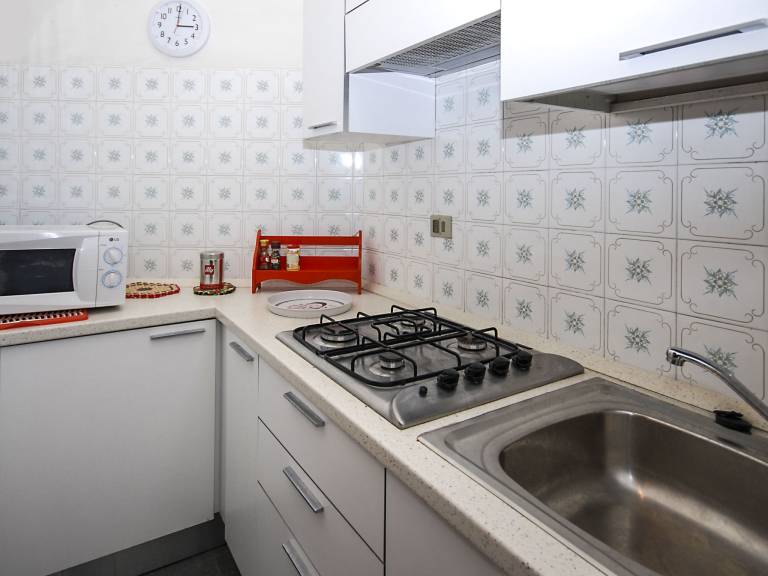 Rental apartment with barbecue, terrace & garden — photo 5