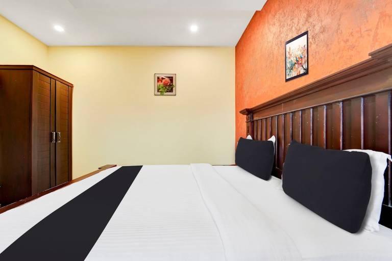 Super Townhouse Ernakulam North