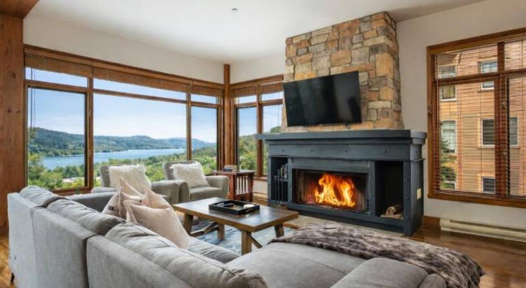 Holiday apartment with jacuzzi in Mont-Tremblant, QC