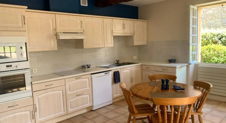 Ample vacation home with pool | Pet-friendly — photo 4