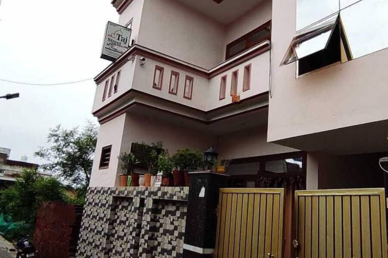 Taj Street Hostel