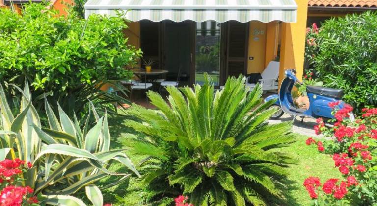 Holiday apartment with pool | Next to the beach | Dogs allowed in Toscolano Maderno