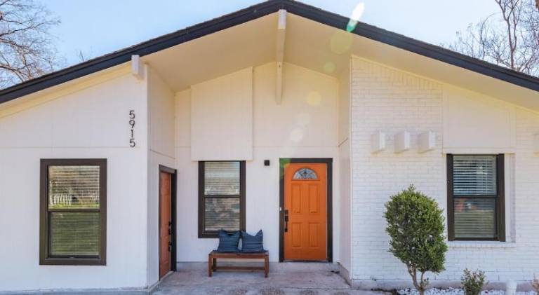 Vacation home with 1 room for 10 persons in Austin, TX