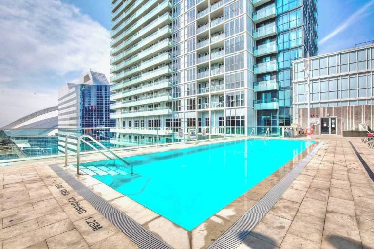 Condo  Toronto Islands