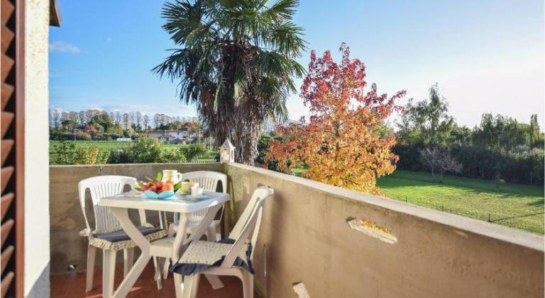 Apartment with barbeque & garden — photo 3
