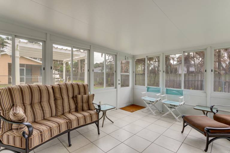 Screened Porch + Patio: Group Getaway in Palm Bay! — photo 2