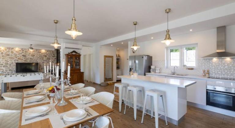 Spacious villa with pool | Pets are welcome — photo 3