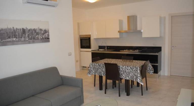 Rental apartment with patio — photo 2