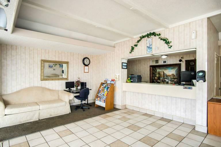 OYO Hotel Hutchinson West 4th Ave — photo 2