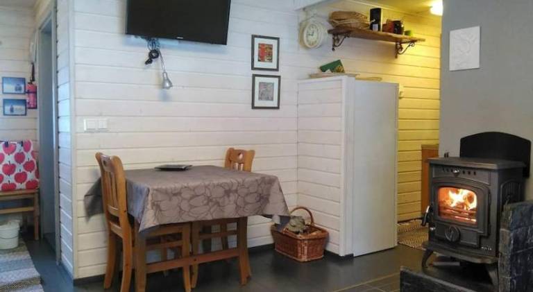 Chalet with hot tub — photo 5