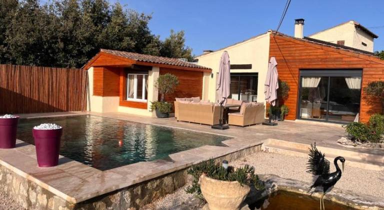 Villa with yard, patio & private pool in Villeneuve-les-Avignon