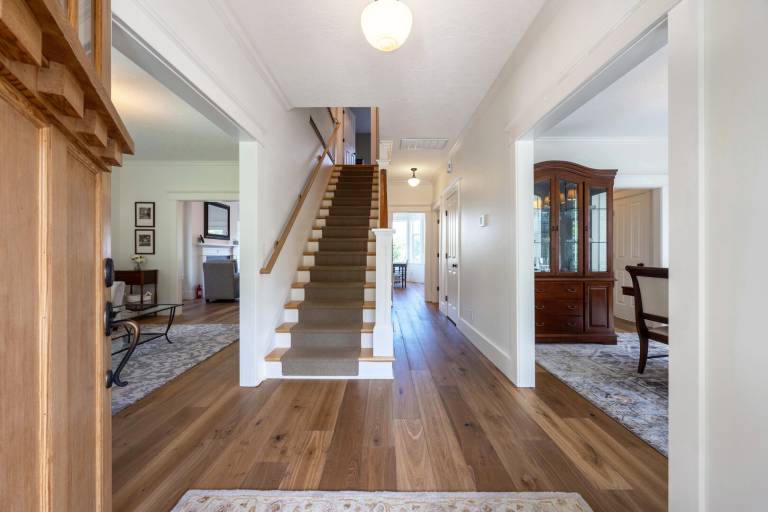 House with patio in Hood River, OR