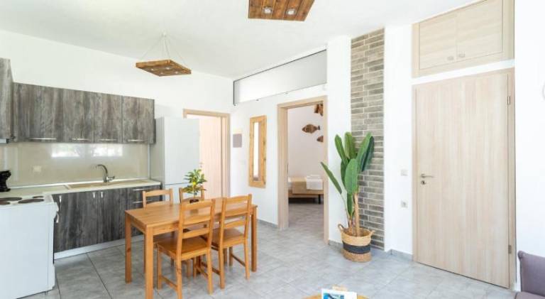 Apartment with pool — photo 4