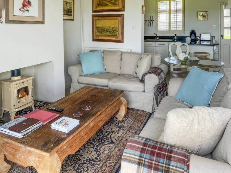 Cottage with garden — photo 4