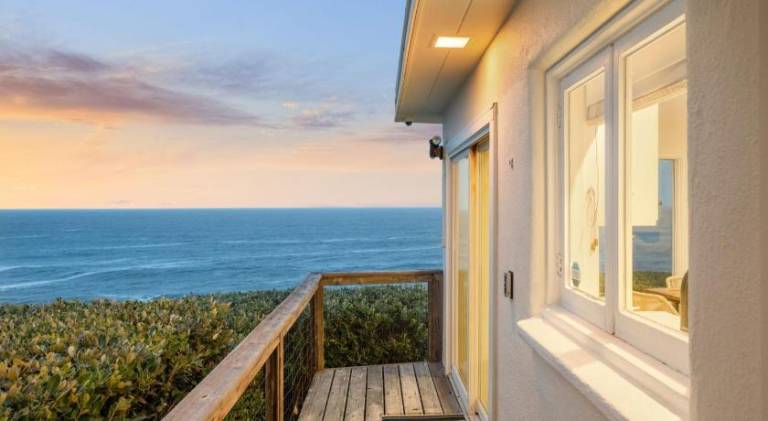Entire Oceanfront Home Breathtaking 180 Views Near San Francisco — photo 5