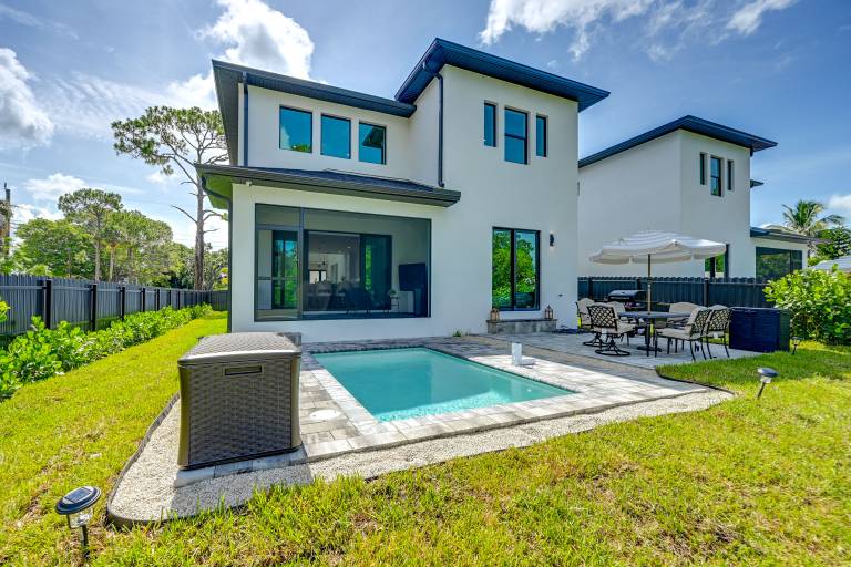 3 Mi to Naples Beach: Chic Group Getaway w/ Pools! — photo 4