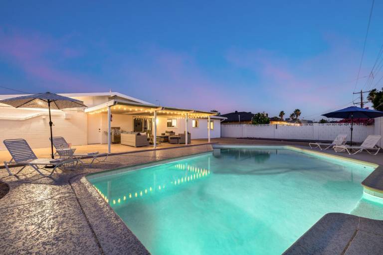 Vacation home with pool | Pets are welcome — photo 4