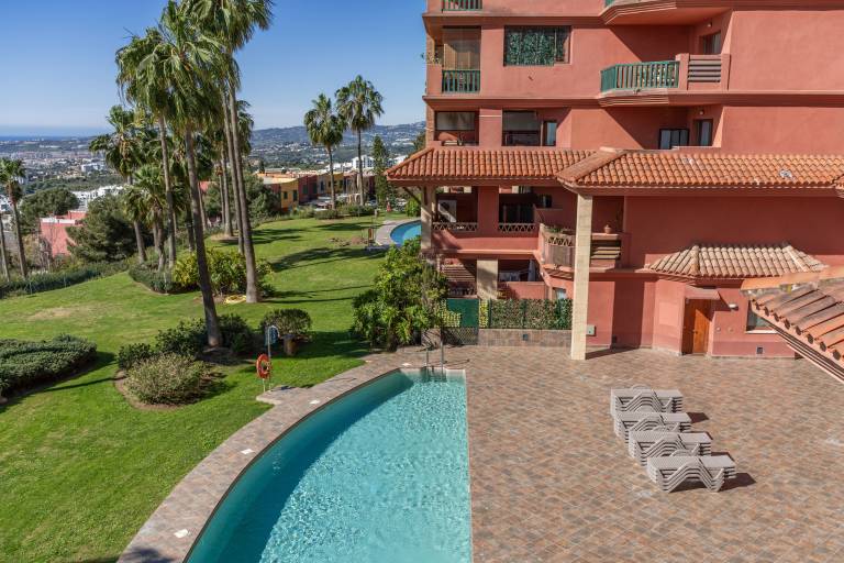 Apartment 'Estilo El Higuerón' with Sea View, Wi-Fi, and Air Conditioning in Benalmádena