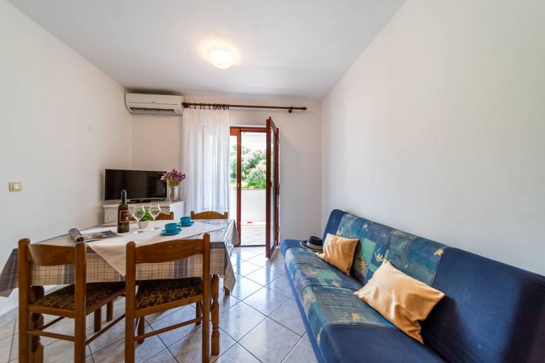 Fully equipped beautiful holiday apartment with BBQ & terrace | Pet-friendly — photo 2