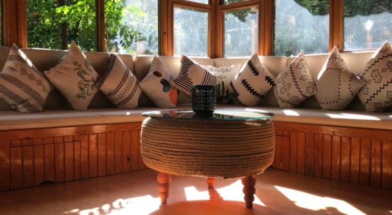 Charming bungalow with yard & patio | Pets allowed — photo 2