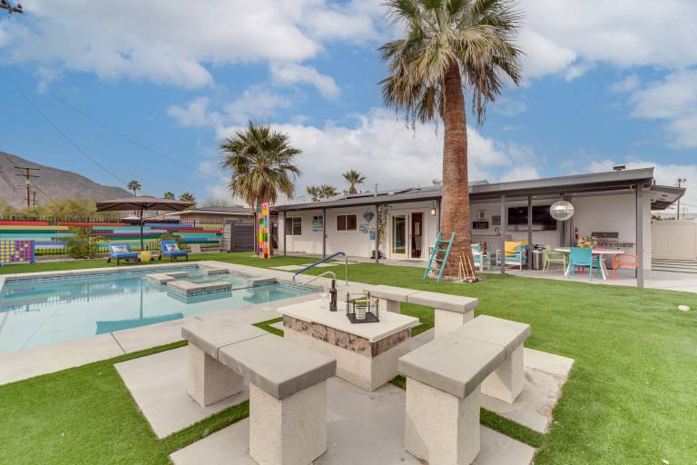 Luxurious Snowbird Haven 3 Mi to Dtwn Palm Springs in Palm Springs, CA