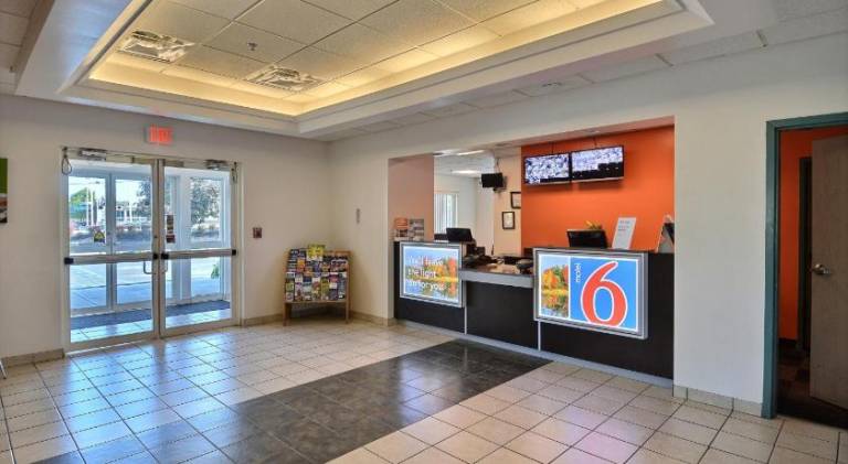 Motel 6 Tewksbury, MA - Boston — photo 2