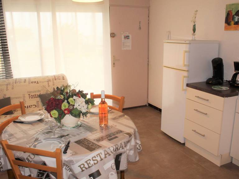 26m² Apartment with Garden, Pets Allowed in Balaruc-les-Bains — photo 5