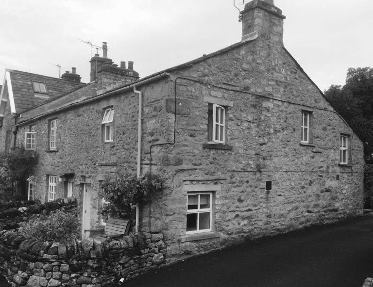 Cottage Settle
