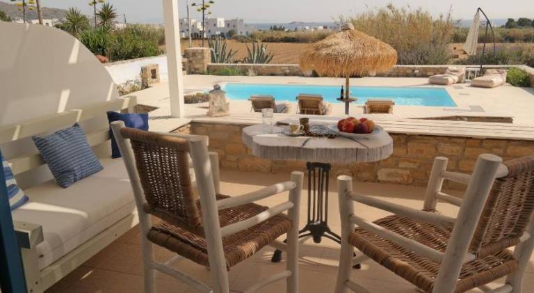 Villa with yard, private pool & terrace — photo 2