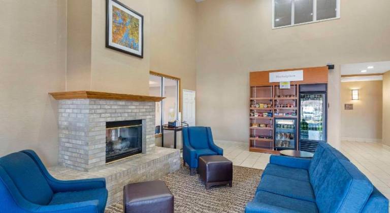 Comfort Suites Normal University Area — photo 5