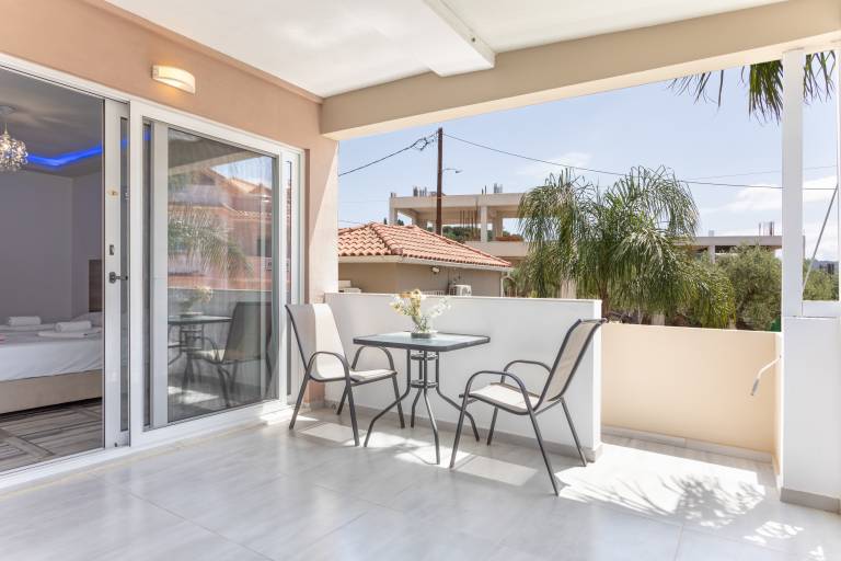 Studio Apartment "Villa Dionysia S2" close to the Beach with Shared Pool & Wi-Fi — photo 2