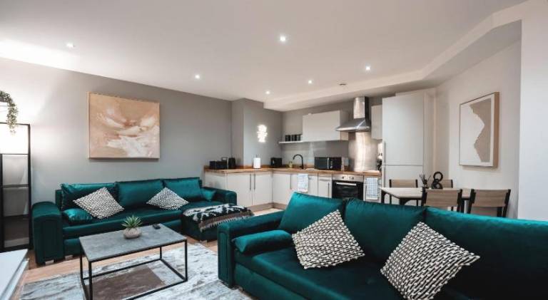 Apartment with 1 room for 8 persons in Leeds, AL