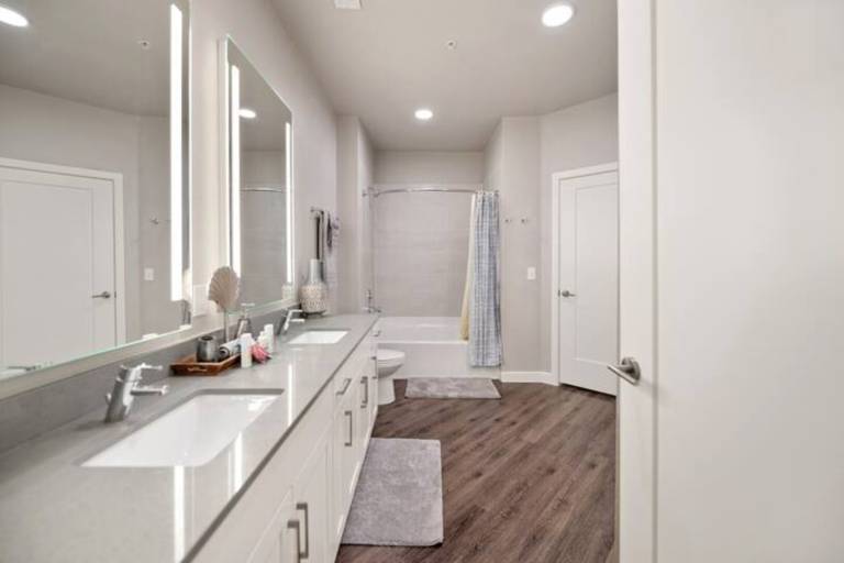 Apartment with pool — photo 3