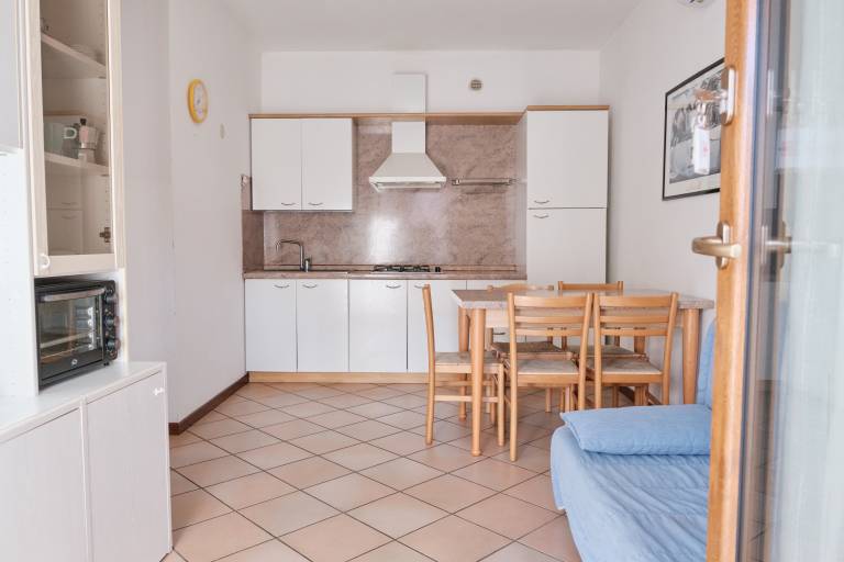 Apartment with pool & garden — photo 3