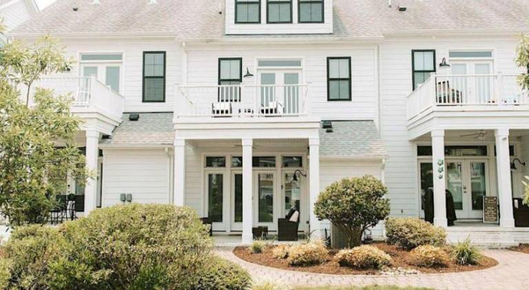 Vacation home with 5 rooms for 12 persons in Virginia Beach, VA