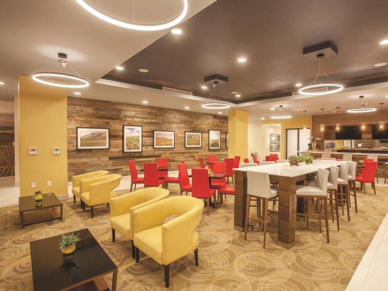 La Quinta Inn & Suites by Wyndham Morgan Hill-San Jose South — photo 4