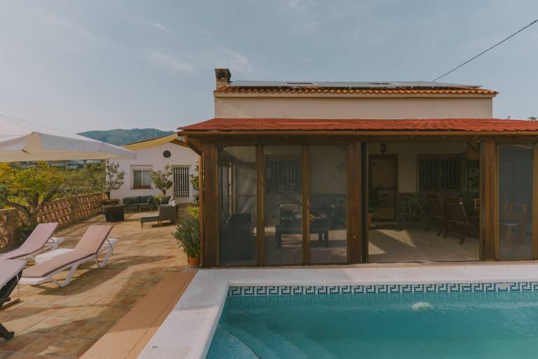 Villa with patio, BBQ & private pool — photo 2